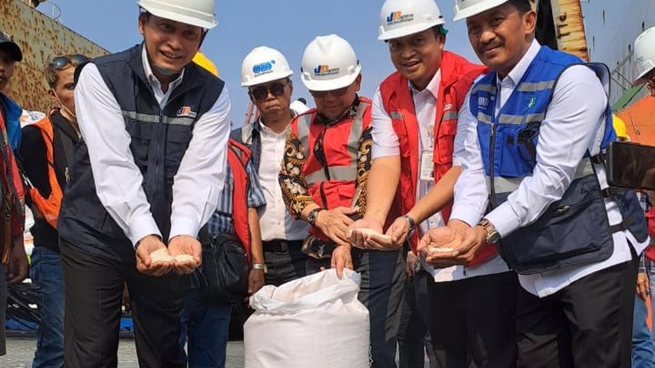 24 Ribu Ton Beras Impor dari Vietnam Tiba di Indonesia