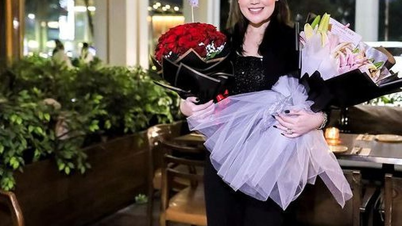 10 Potret Cantik Jennifer Dunn di Momen Ultah ke-34, Mesra Banget Bareng Suami