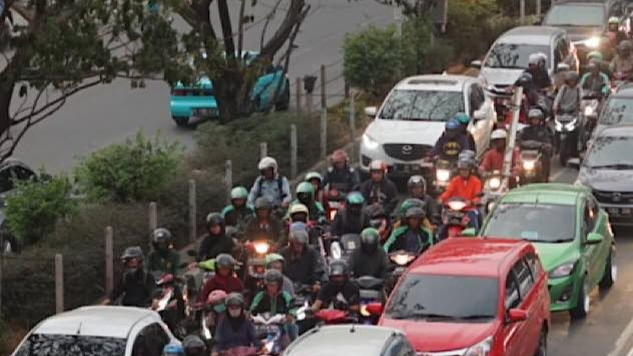 Heboh 'Pocong' di Margonda Depok Tuai Pro dan Kontra