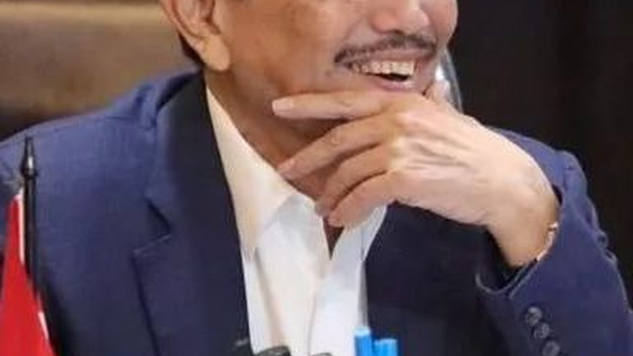 Jokowi Doakan Menko Luhut Pandjaitan Lekas Sembuh