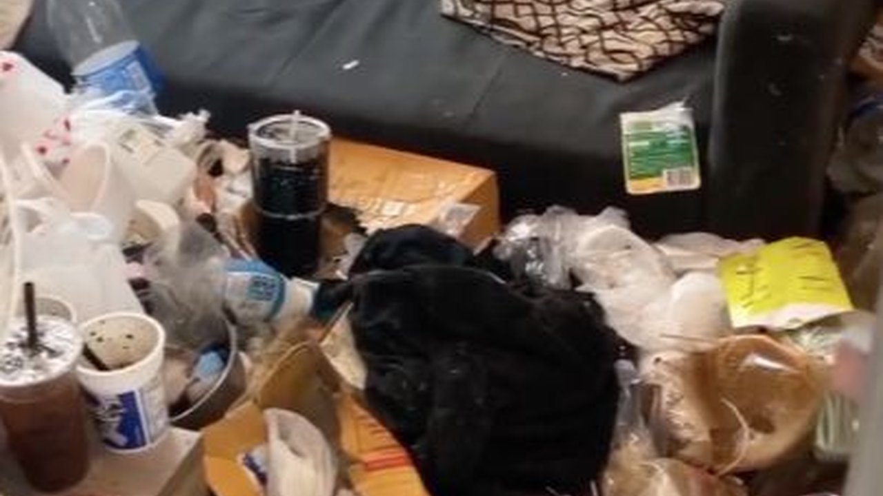 Bak Bantar Gebang, Kamar Kos Cewek ini Penuh Sampah Benar-benar Menjijikan