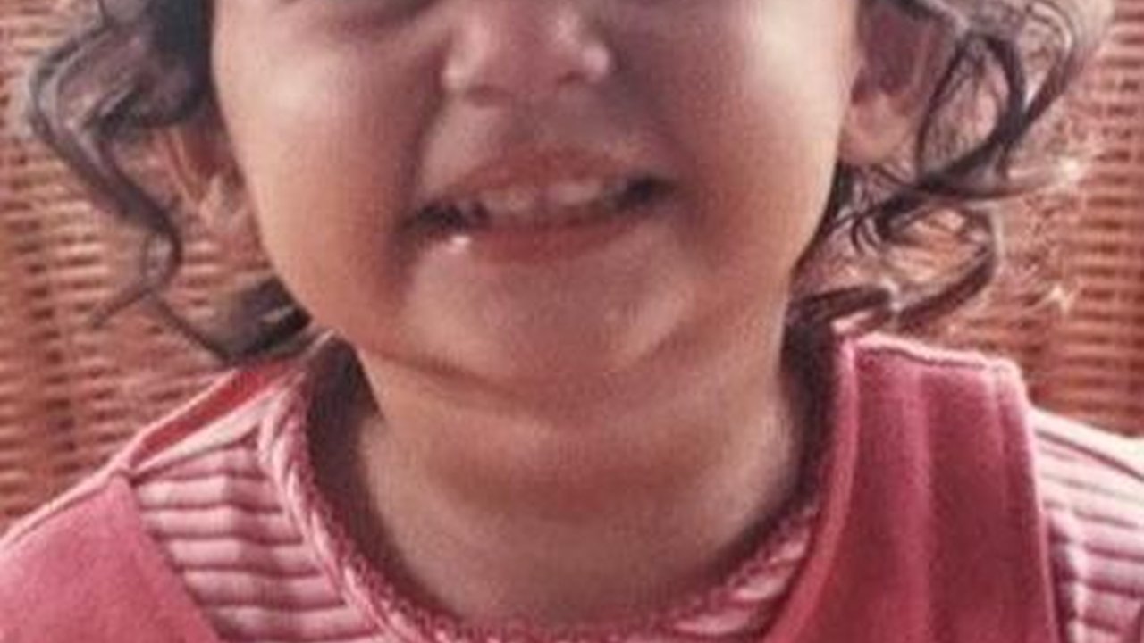 Jadi Model Sabun Bayi Sejak Balita, Ini 8 Potret Terkini Tatjana Saphira yang Penuh Pesona Elegan!