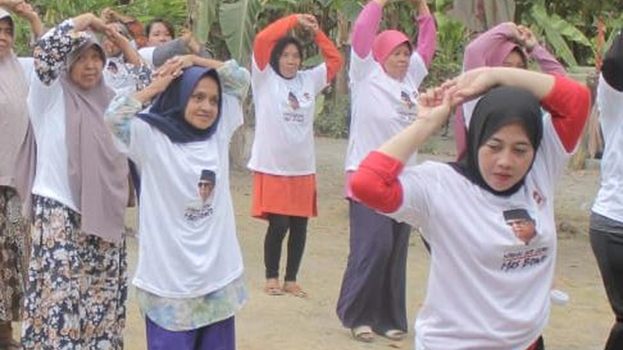 Bagi-Bagi Sembako dan Senam Sehat Relawan Mas Bowo Bikin Warga Pangandaran Ceria