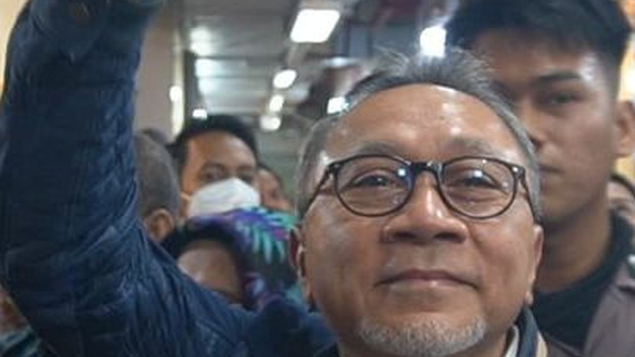 Sidak Mal di Makassar, Zulhas Diteriaki Pedagang: Tutup Olshop, Ini Lebih Parah dari Era Covid