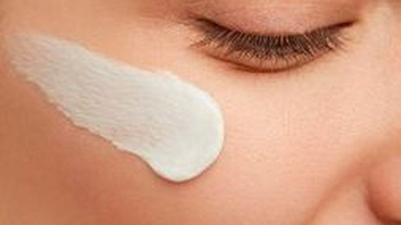 10 Kesalahan yang Sering Dilakukan Saat Memakai Sunscreen, Bikin Kulit Jadi Kusam