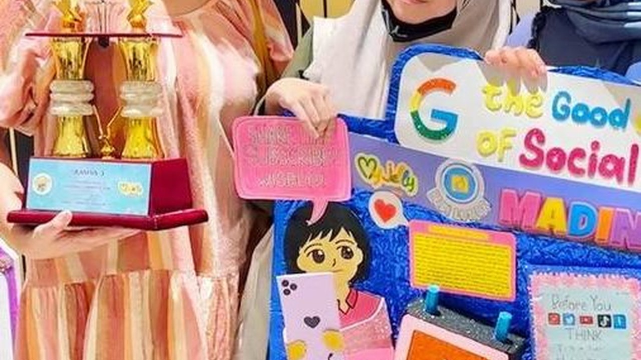 Kini Tampil Berhijab, Wajah Cantik Sienna Disebut-sebut Mirip Marshanda