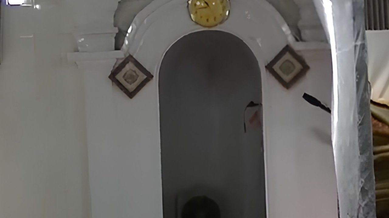 Mengunjungi Masjid Unik Dog Jumeneng Cirebon yang Berusia 500 Tahun, Muazinnya Ada 4