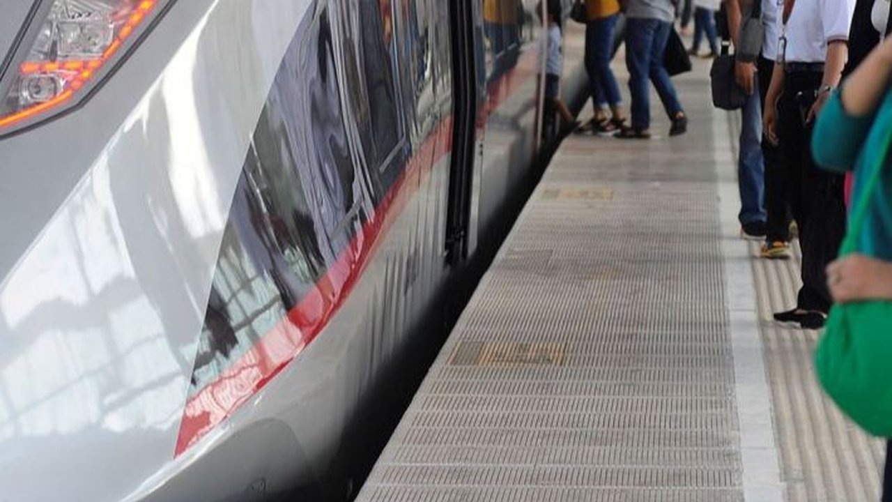 Bayar Tiket Rp300 Ribu, Segini Waktu Tempuh Jakarta-Bandung Naik Kereta Cepat Whoosh