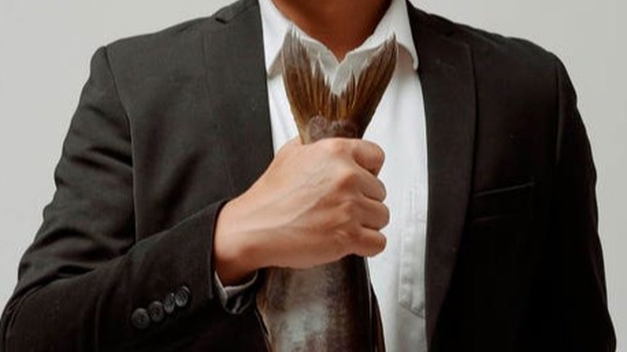 Masuk Forbes dengan Pose Foto Nyentrik, Ini Sosok Gibran Huzaifah Pengusaha Lulusan ITB