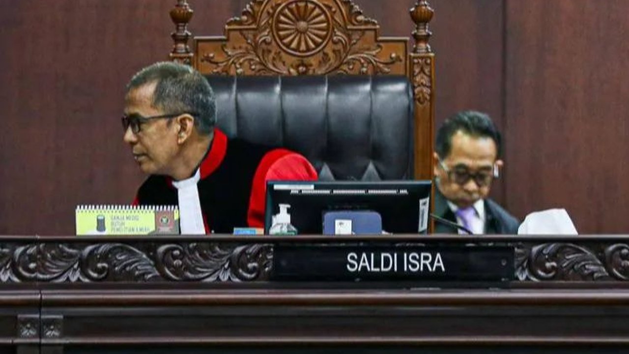 VIDEO: Saldi Isra Ungkap Keanehan Luar Biasa Putusan MK, Bingung Sekelebat Berubah