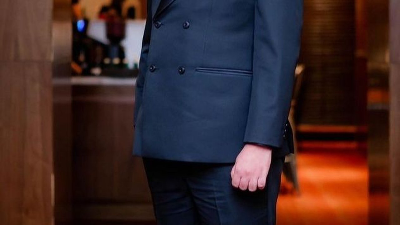 Disebut Netizen Gemoy, 8 Foto Penampilan Terbaru Aliando Syarief yang Bikin Pangling