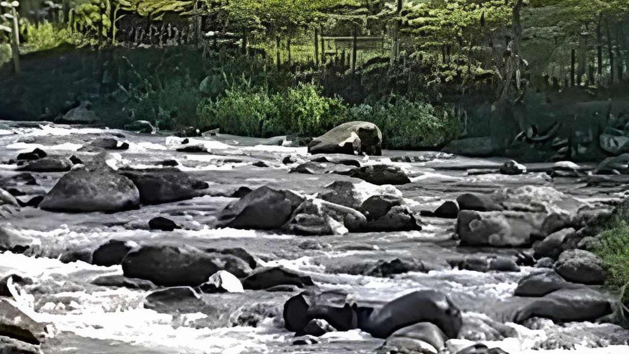 Mengunjungi Cadas Ngampar Ciamis, Wisata Sungai dengan Bebatuan Besar yang Indah