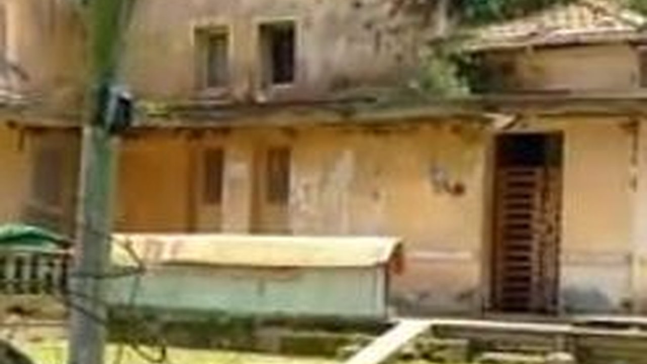 Menjelajahi Istana Gedung Kuning Semarang, Bangunan Megah Peninggalan Belanda yang Kini Terbengkalai