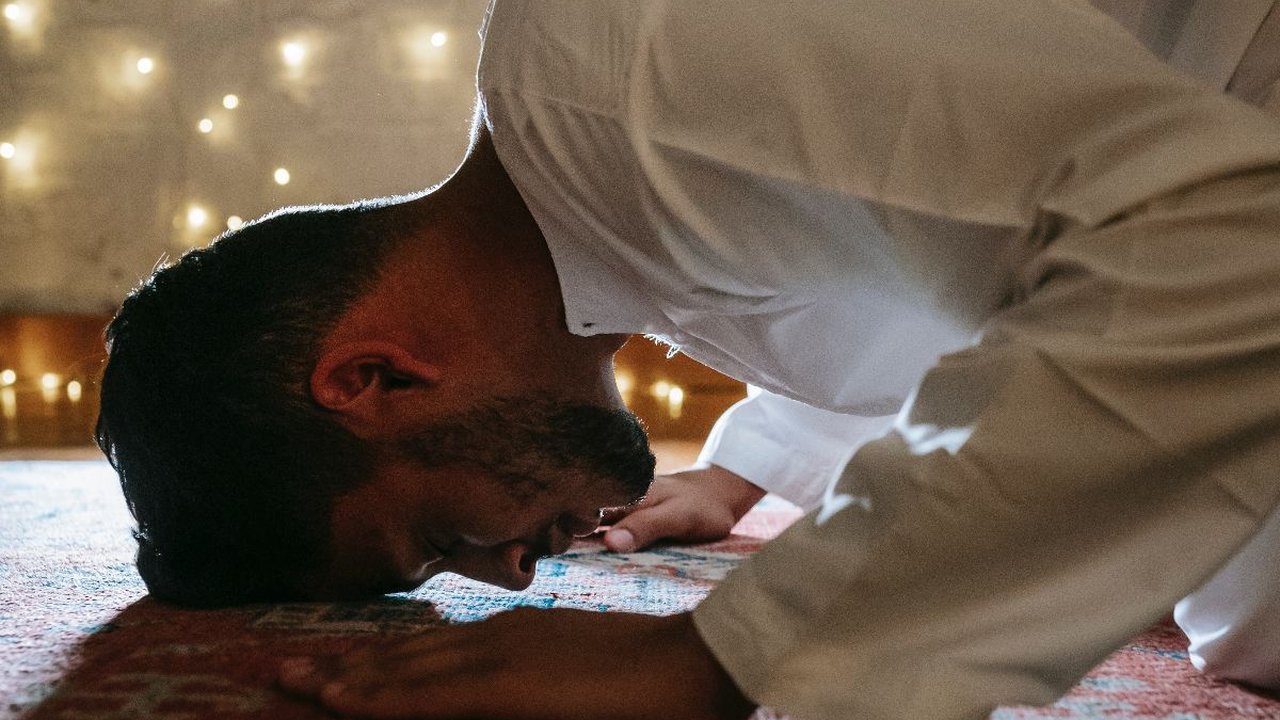 7 Tanda Salat Diganggu Setan dan Cara Mengatasinya, Umat Islam Wajib Tahu