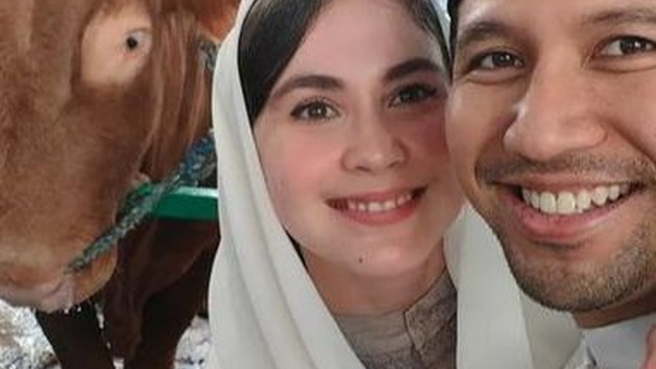 Tak Malu Pamer Kemesraan, Intip Potret Romantis Emil Dardak dan Arumi Bachsin