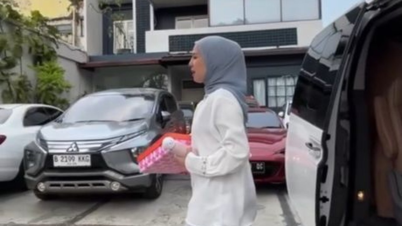 8 Potret Kos-Kosan Mewah Milik Tya Ariestya yang Punya 4 Lantai, Disebut Mampu Hasilkan Ratusan Juta per Bulan