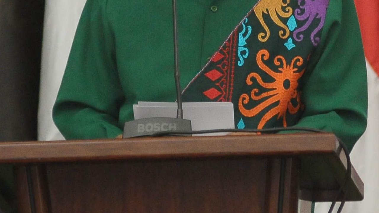 Bikin Melongo, Potret Rumah Sederhana Bakal Cawapres Mahfud MD, di Dalamnya Ada Foto Gusdur