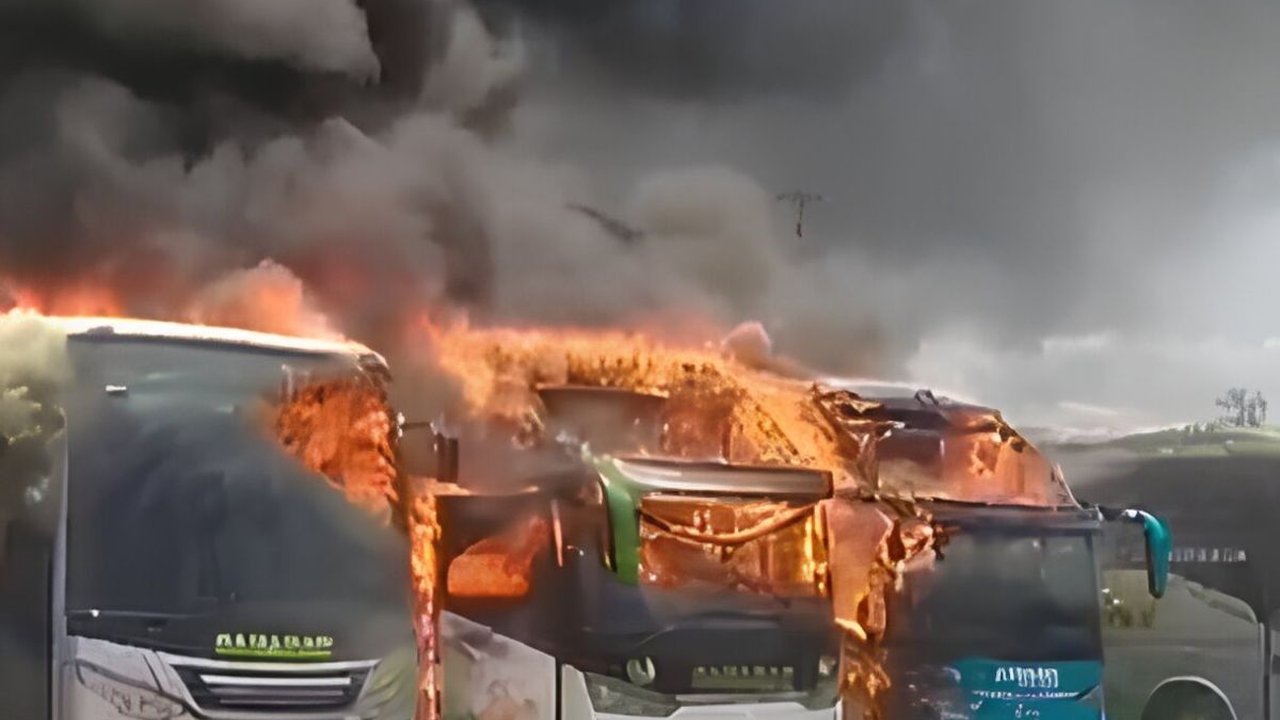 Hanguskan Lima Unit Bus, Ini 5 Fakta Kebakaran Pool Bus Sahabat di Cirebon