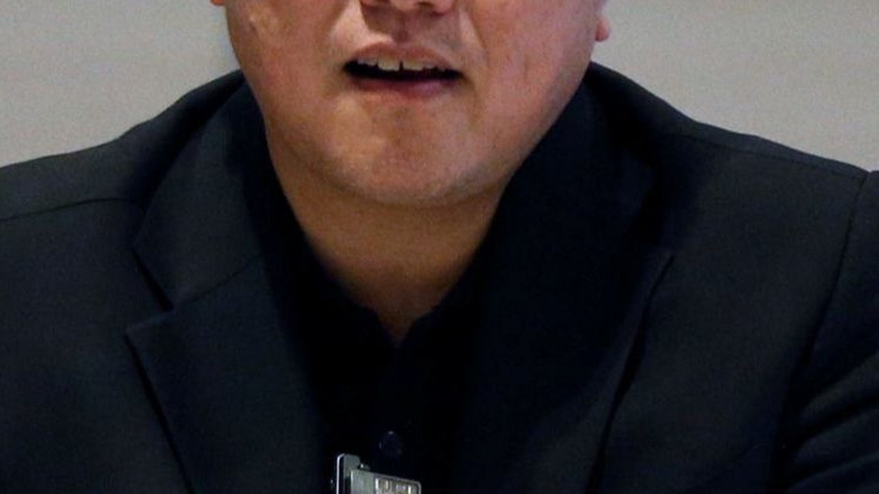 VIDEO: Erick Thohir Urus SKCK Jelang Pendaftaran Capres-Cawapres di KPU