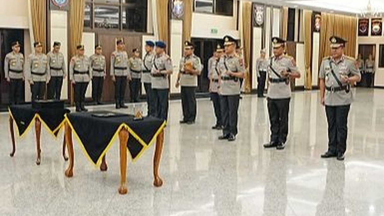 Kapolri Lantik Enam Jenderal Bintang Dua Baru, Imam Widodo Resmi Jabat Dankor Brimob