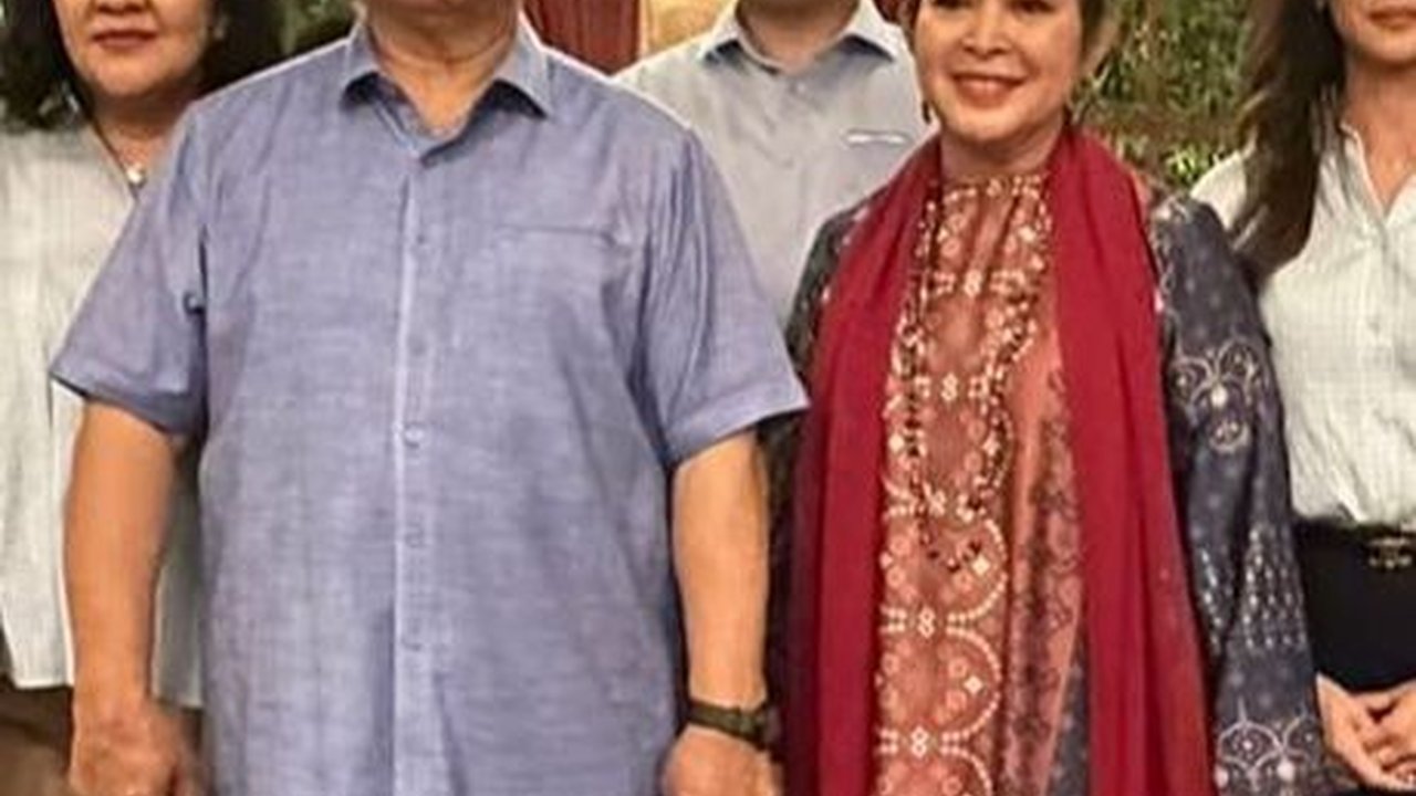 Sweet Abis! Momen Titiek Soeharto Datang ke Ultah Prabowo 'Selamat Ulang Tahun Mas Bowo'