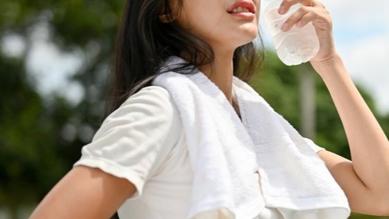 Cuaca Lagi Panas-Panasnya, Waspadai Risiko Heat Stroke Mengintai Kesehatan