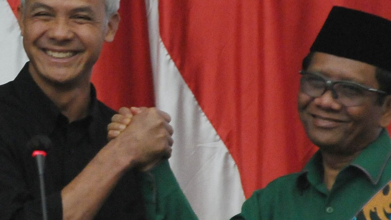 Ganjar-Mahfud Berangkat ke KPU Naik Mobil Dinas RI-1 Presiden Soekarno