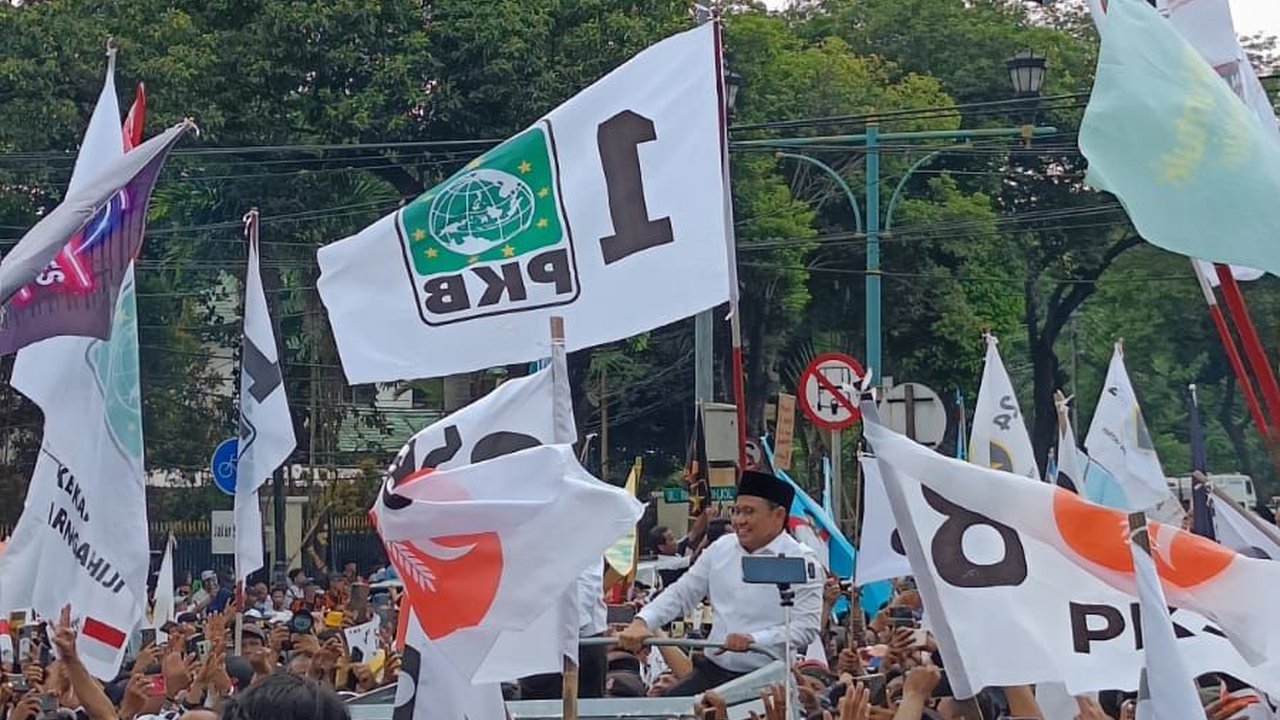 Selawat Bergema Sambut Anies-Cak Imin Tiba di KPU
