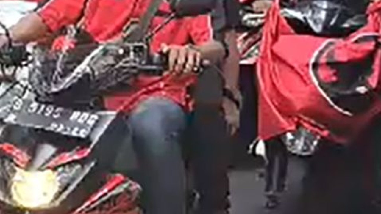 Bergerak ke Kantor KPU, Relawan Ganjar Berangkat Pakai Motor Tanpa Helm