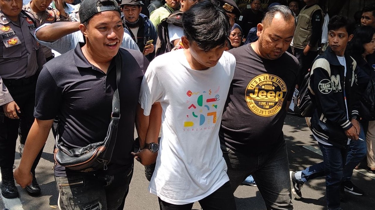 Seorang Copet Beraksi di Tengah Massa Pendukung Anies-Cak Imin