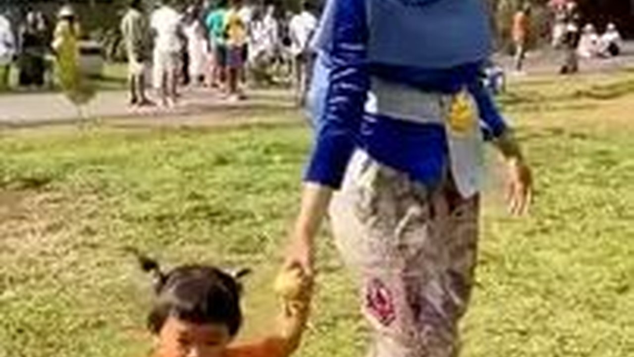 7 Potret Moana Anak Ria RIcis Kenakan Kebaya, Lucu dan Makin Menggemaskan