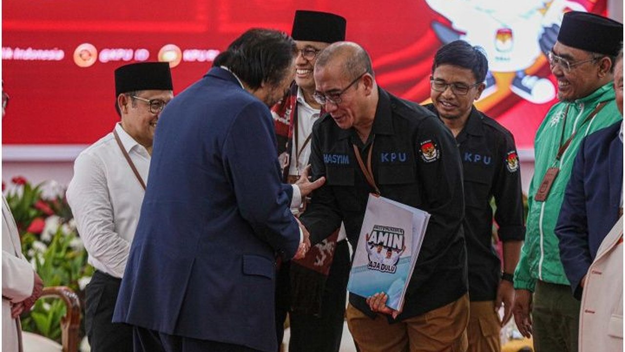 FOTO: Kompak Acungi Jempol dan Tersenyum, Anies dan Cak Imin Resmi Jadi Pasangan Pertama yang Mendaftar Capres dan Cawapres di KPU