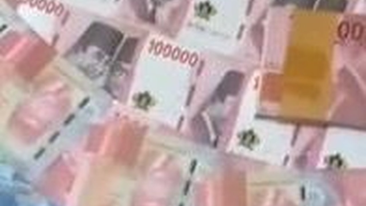 Viral Kades di Grobogan Pamer Uang dalam 5 Kardus, Disebut untuk Bayar Utang