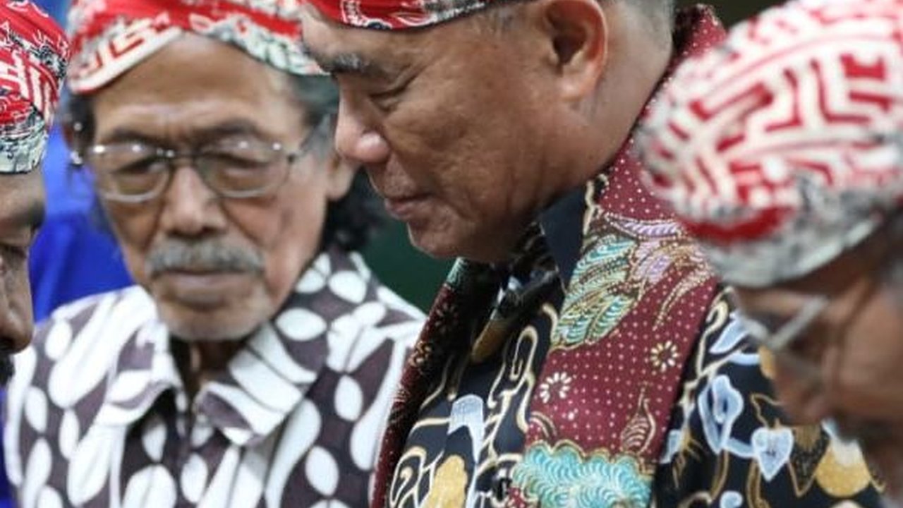 Menko PMK Terima Gelar Adat Raden Pangeran Anom dari Kasepuhan Majan