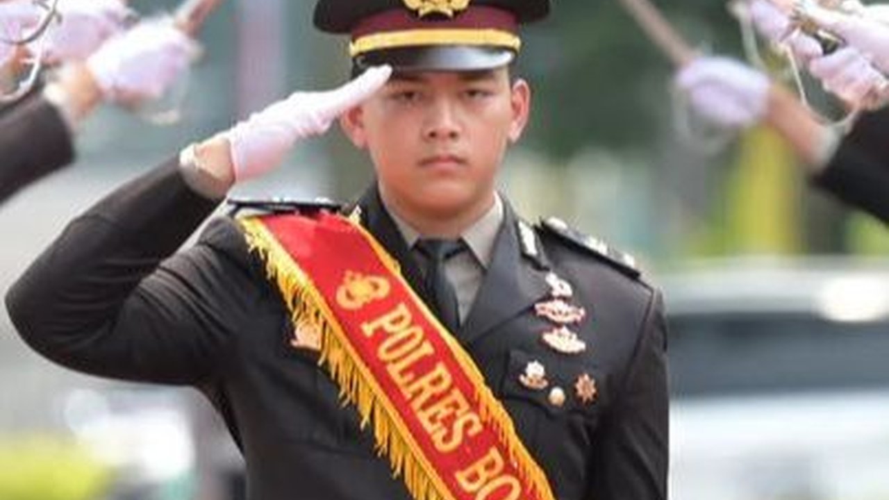 Potret Perwira Polisi Anak Eks Kasau jadi 'Tukang Bakso': Jauh-Jauh Kuliah ke Luar Negeri