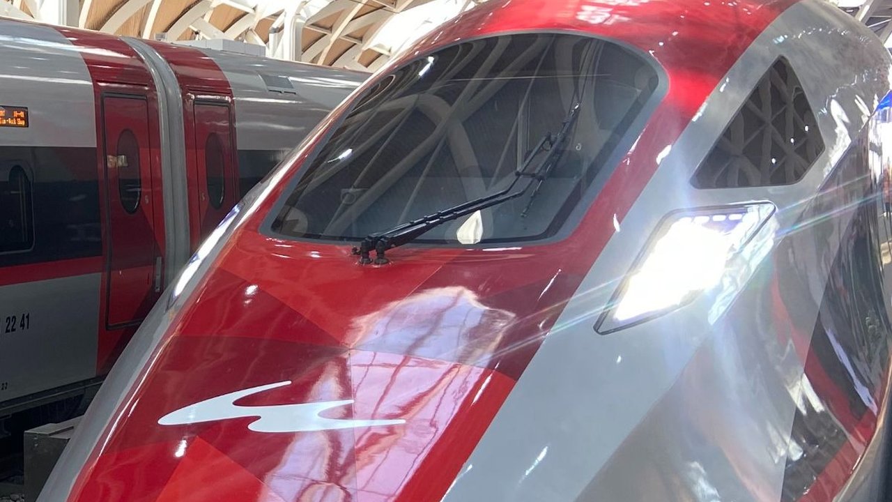 Mengenal Whoosh, Kereta Cepat Pertama di Asia Tenggara yang Diresmikan Jokowi