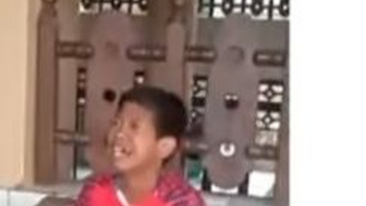 Viral Bocah Kaus Merah Dipiting & Ditendang di Masjid, Begini Kata Polisi
