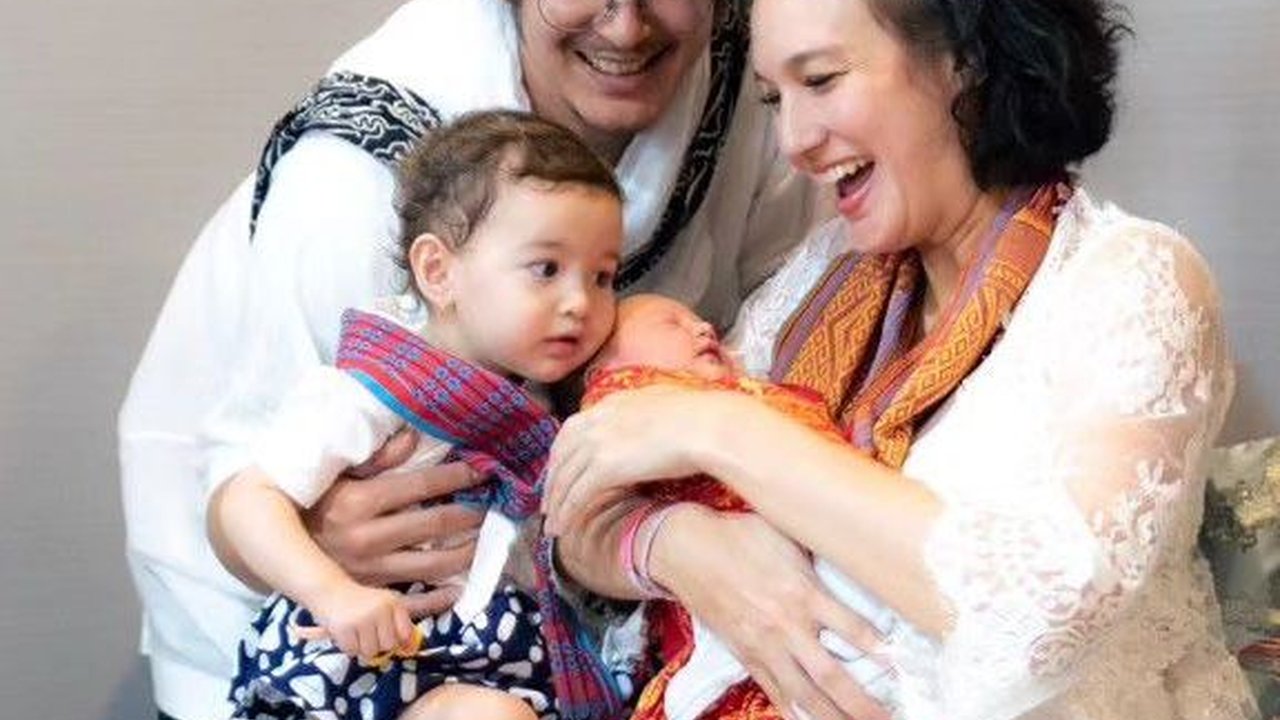 Selamat! Nadine Chandrawinata Melahirkan Anak Kedua