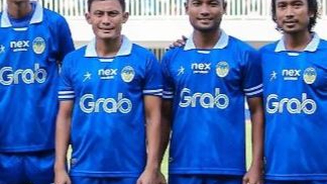 5 Potret Jersey Bola Klub Indonesia Bercorak Batik, Tampak Elegan dengan Nuansa Lokal