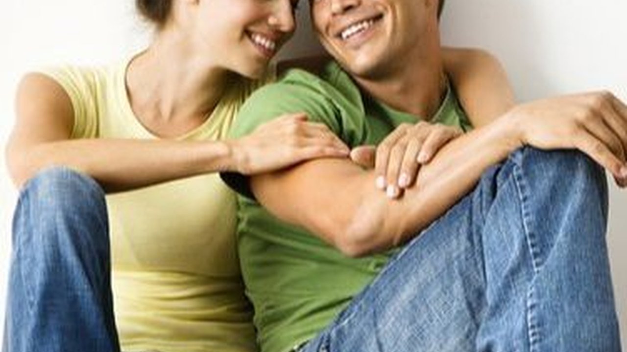 35 Caption Suami Istri Bahagia & Penuh Cinta, Cocok Dibagikan ke Media Sosial