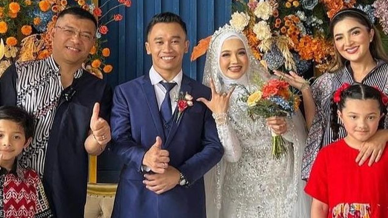 Keseruan Keluarga Ashanty dan Anang Datang ke Nikahan Pengasuh Arsya, Pengantinnya Pangling Banget