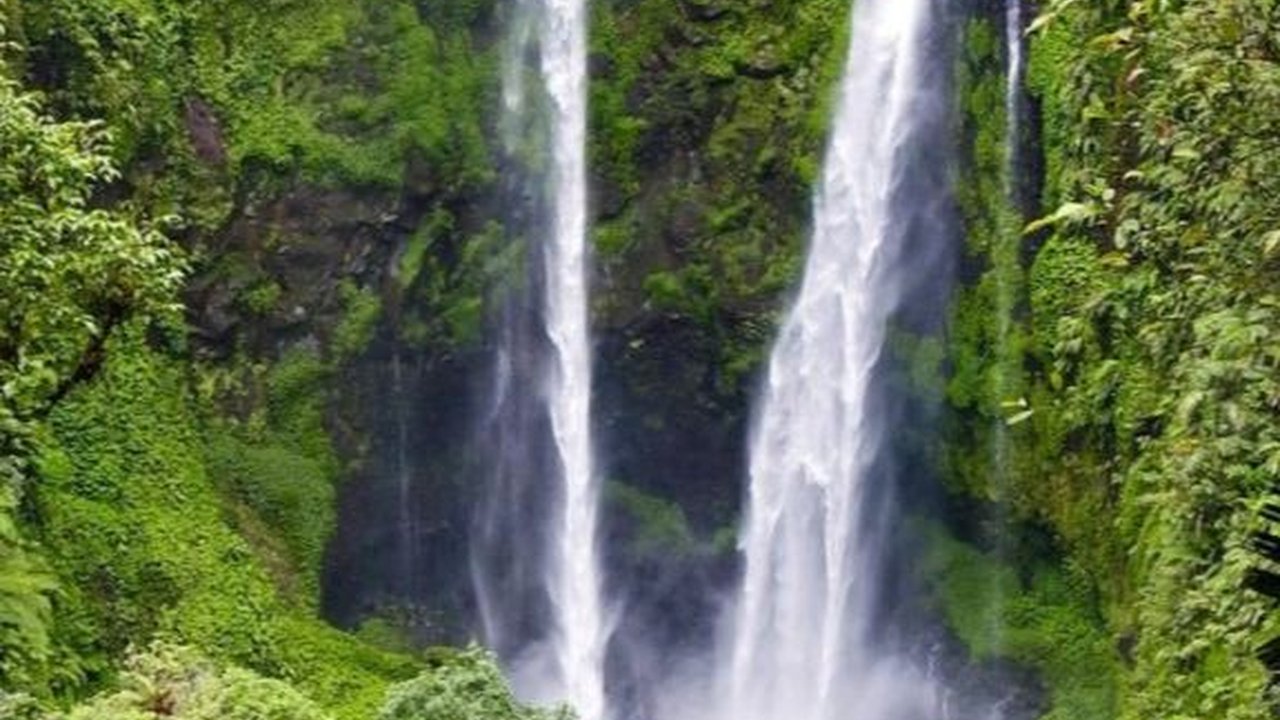 Sensasi Cipratan Air di Curug Lembah Purba Sukabumi, Lokasinya Mengagumkan di Tengah Hutan
