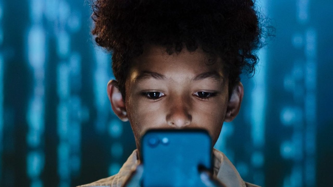 Strategi bagi Orangtua untuk Lindungi Anak dari Stres Digital di Era Modern