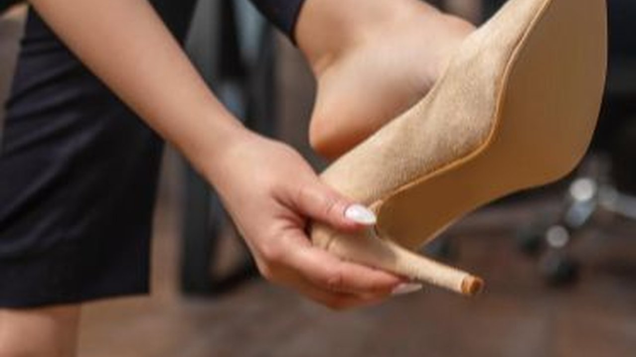 Cara Menghilangkan Bau Kaki di Sepatu, Mudah dan Efektif