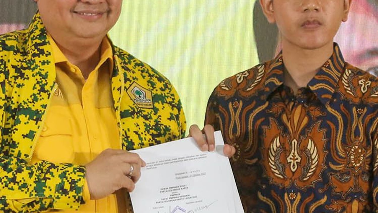 FOTO: Momen Gibran Terima Mandat Partai Golkar Jadi Cawapres Prabowo