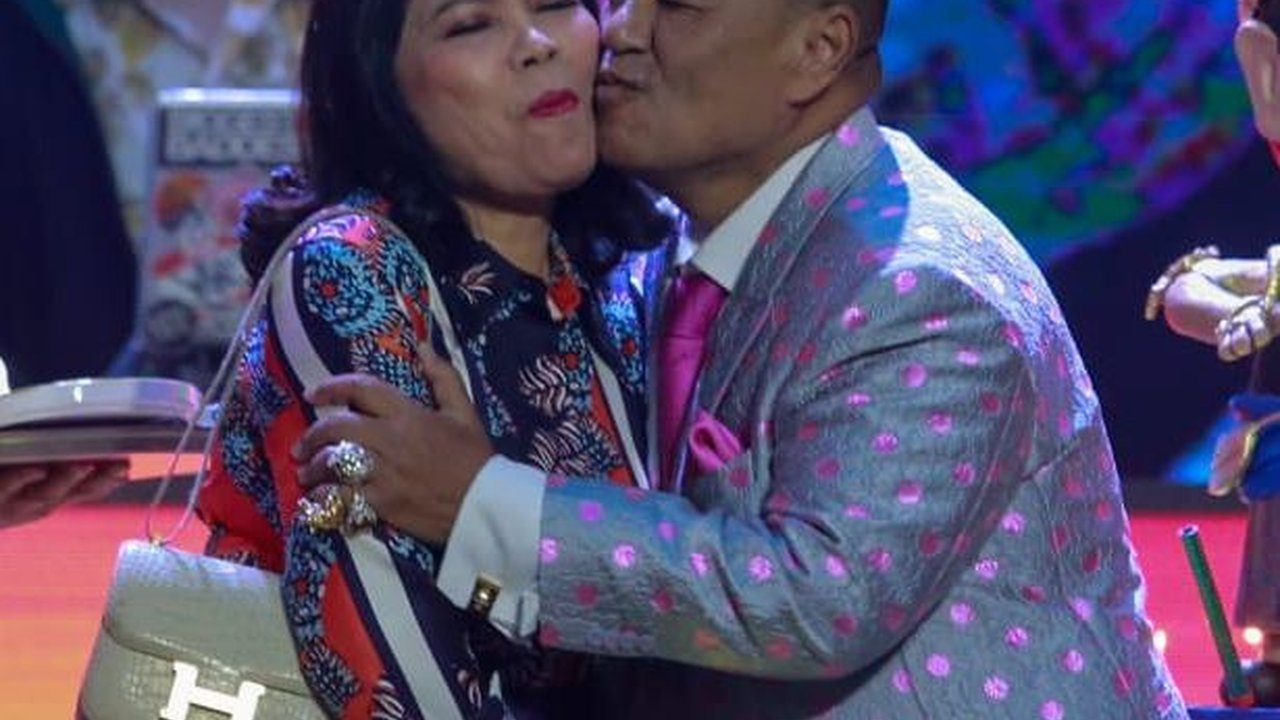 Hotman Paris Sering Posting Party di Bali dan Dikelilingi Wanita-wanita Cantik, Begini Jawaban Bijak Sang Istri