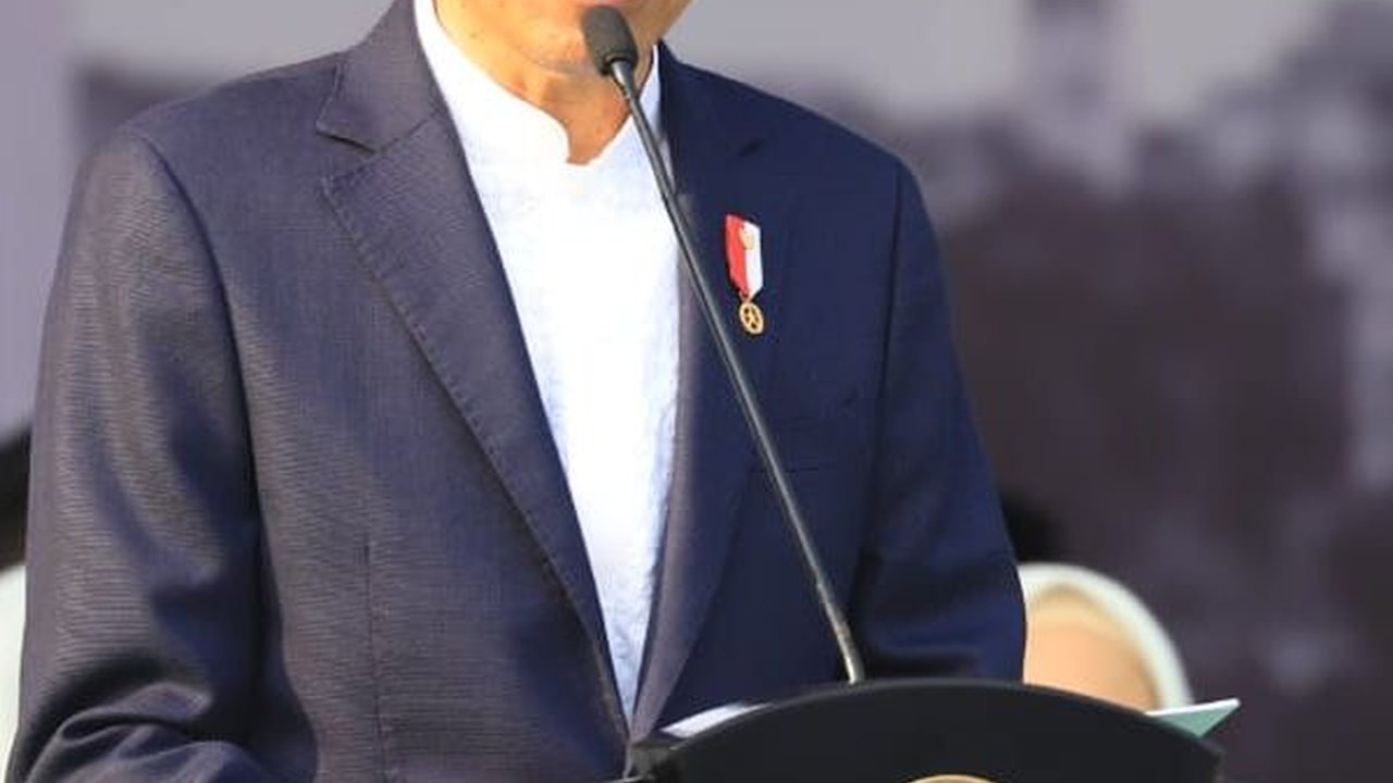Kompak Sarungan, Intip Momen Hangat Presiden Jokowi-Prabowo di Apel Hari Santri 2023