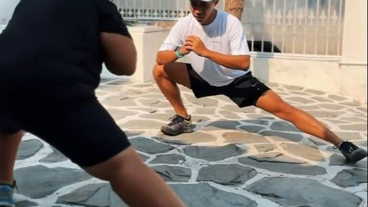 Sukses Finish di Bawah Cut Off Time, 8 Foto Igor Saykoji Ikut Marathon Untuk Pertama Kalinya