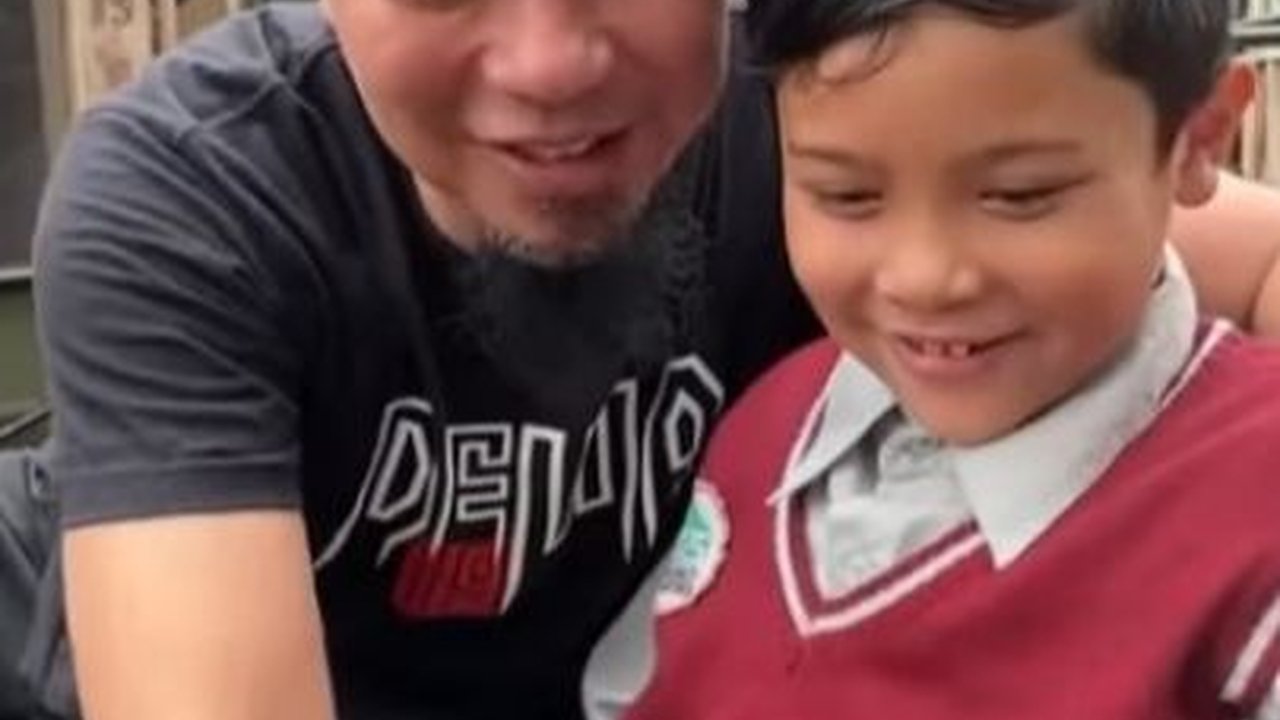 Jadi Pusat Perhatian, Ahmad Dhani Antar Muhammad Ali ke Sekolah Naik Mobil Perang