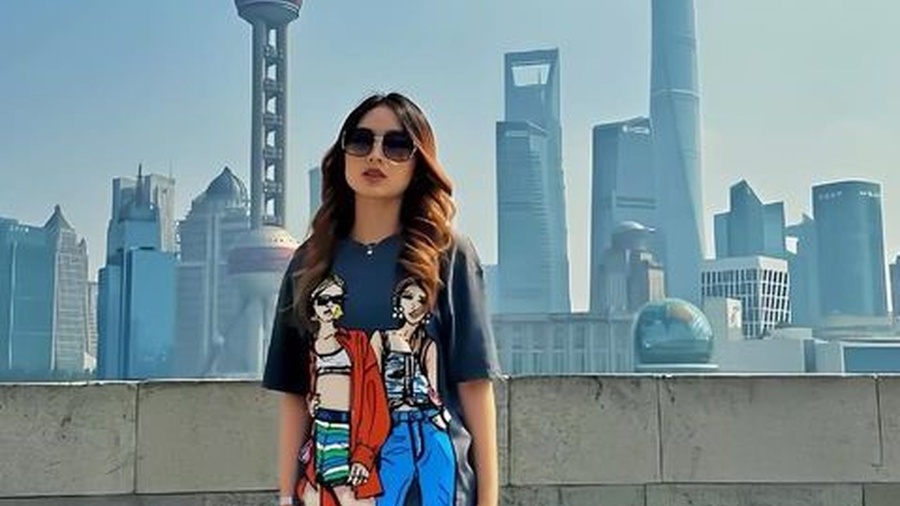 10 Gaya Kece Natasha Wilona saat Jalan-jalan di Shanghai China, Penampilannya Curi Perhatian